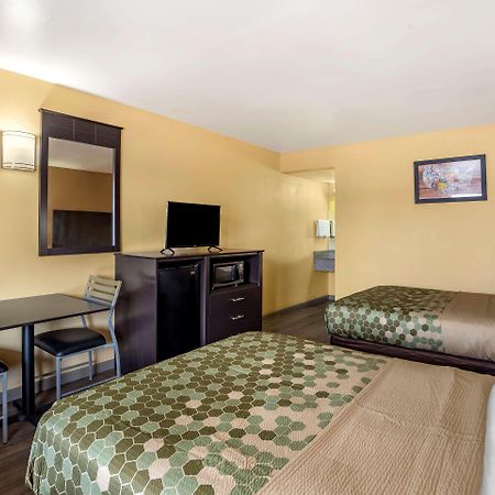 Econo Lodge Easton Route 50 Bagian luar foto